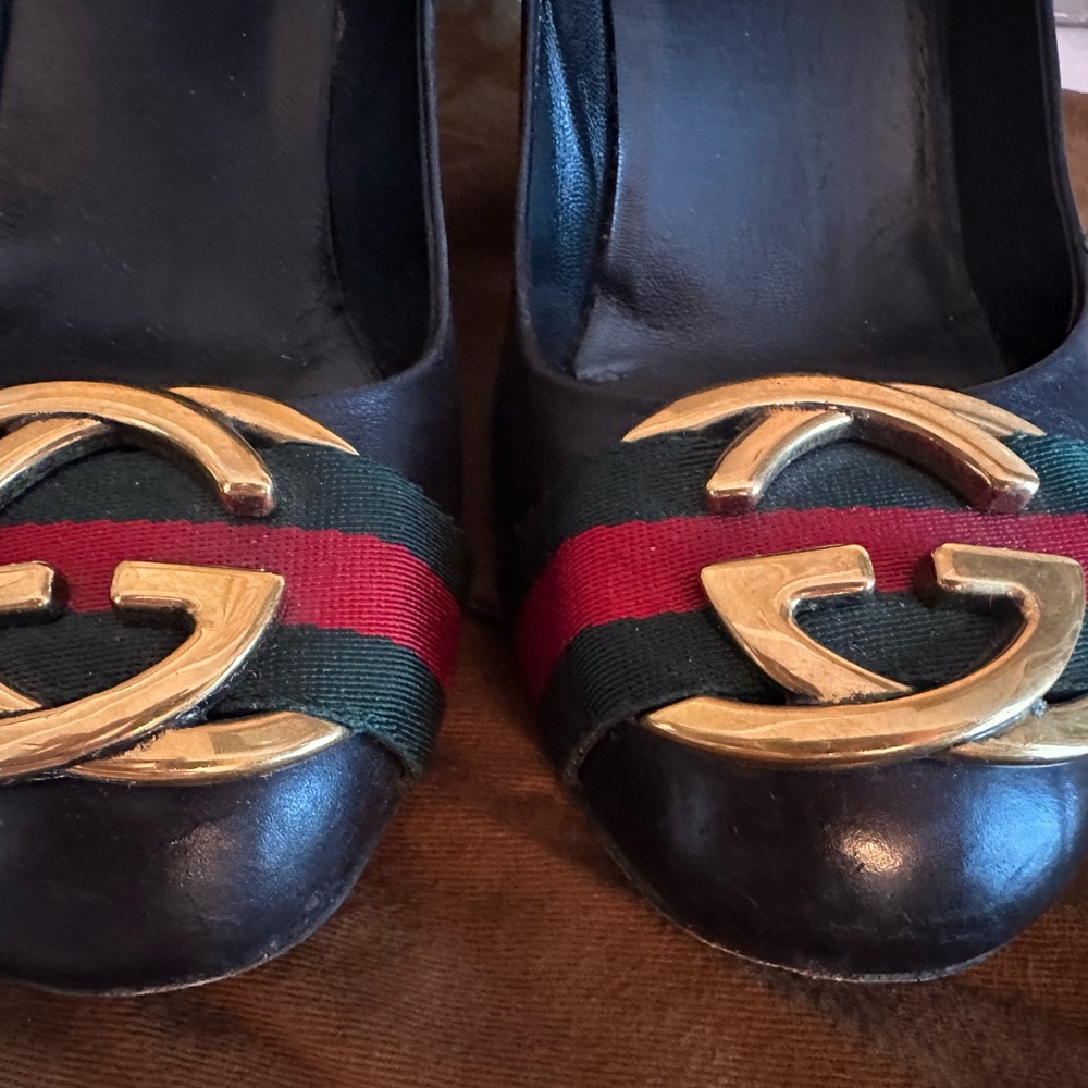 Gucci Women's Black Heels with Gold and Red Accents